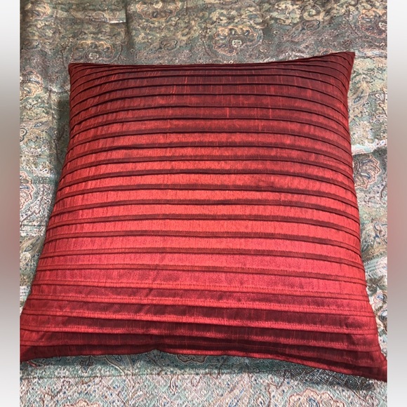 Queen Comforter Set Croscill Gold Paisley Sham Bedskirt 3 Decorative Pillows 7pc - Picture 13 of 16